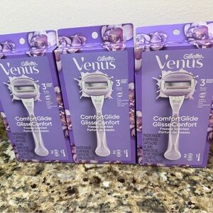 NWT Bundle of Gillette Venus Comfort Glide Freesia Scented Razor kit